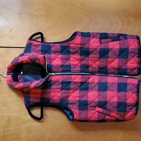 Vest - Picture 1 of 3